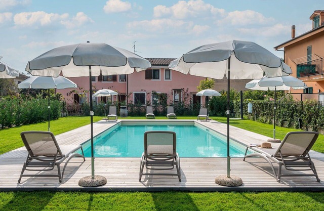 Beautiful apartment for 4 people with WIFI, A/C, pool, TV, terrace and parking
