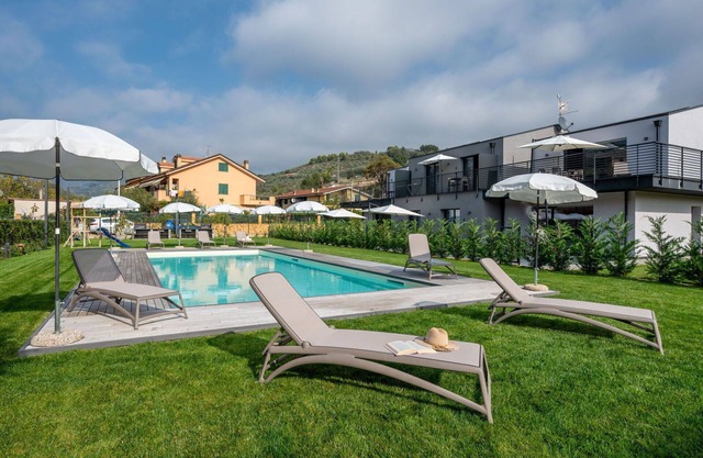 Beautiful apartment for 6 people with pool, WIFI, A/C, TV, terrace, pets allowed and parking