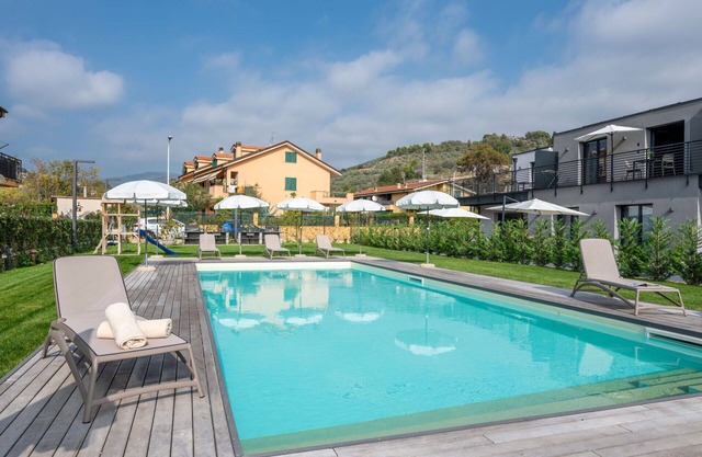 Beautiful apartment for 6 guests with pool, A/C, WIFI, TV, terrace, pets allowed and parking