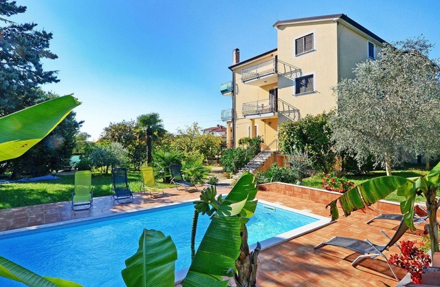 Beautiful apartment for 4 guests with WIFI, A/C, pool, TV and balcony