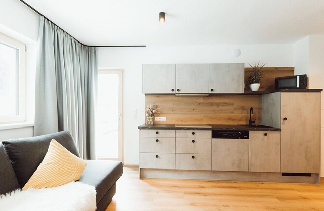 Beautiful apartment for 5 guests with WIFI, TV and terrace
