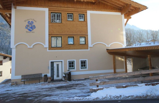 Beautiful apartment for 8 guests with WIFI, TV, balcony and parking