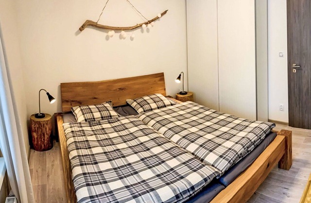 Beautiful apartment for 5 guests with WIFI, TV and parking