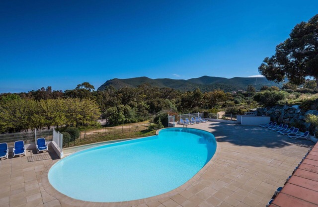 Beautiful apartment for 6 people with pool, A/C, WIFI, TV, patio and parking
