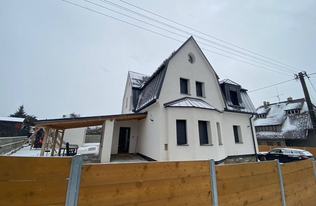 Beautiful apartment in villa for 6 people with WIFI, TV, terrace and parking