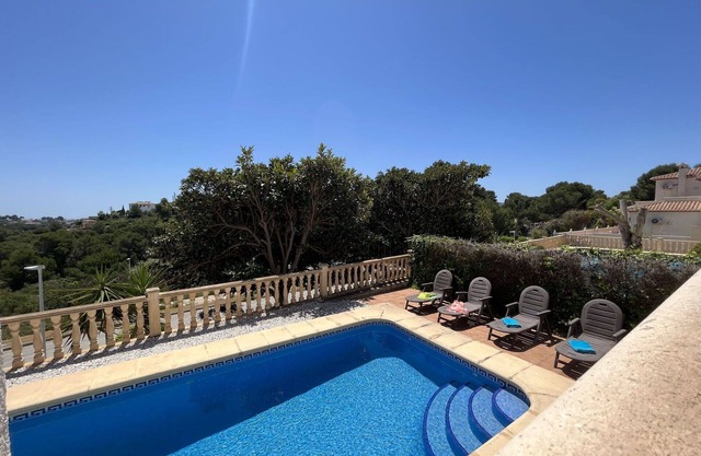 Beautiful apartment in villa with A/C, private pool, WIFI, TV, terrace, pets allowed and parking