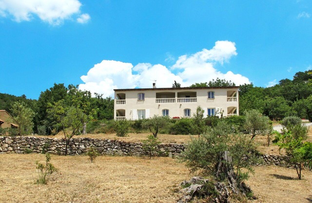 Beautiful apartment in villa for 6 people with WIFI, TV, terrace, pets allowed and panoramic view