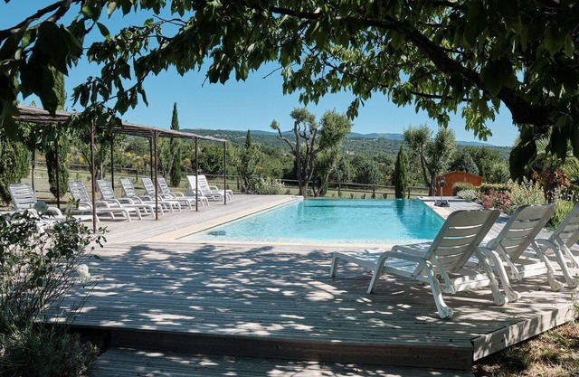 Beautiful apartment in villa for 4 people with pool, WIFI, patio and pets allowed