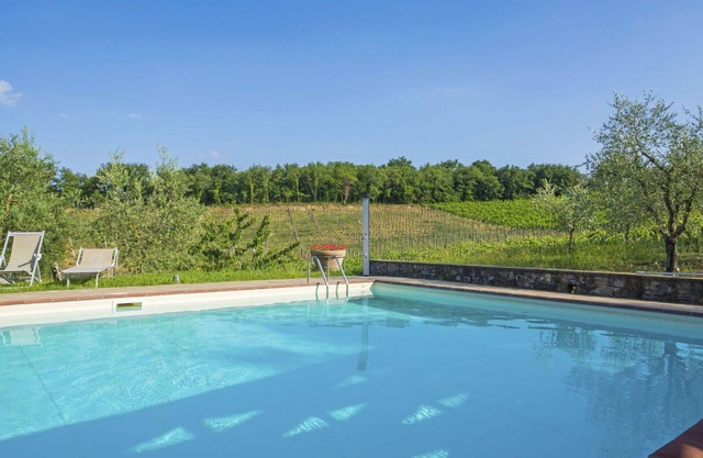 Beautiful apartment in villa for 2 guests with A/C, pool, WIFI, TV, terrace and pets allowed