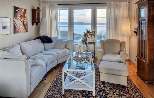 Beautiful Apartment In Hemnskjela