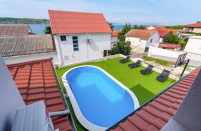 Beautiful apartment in Rtina with WiFi