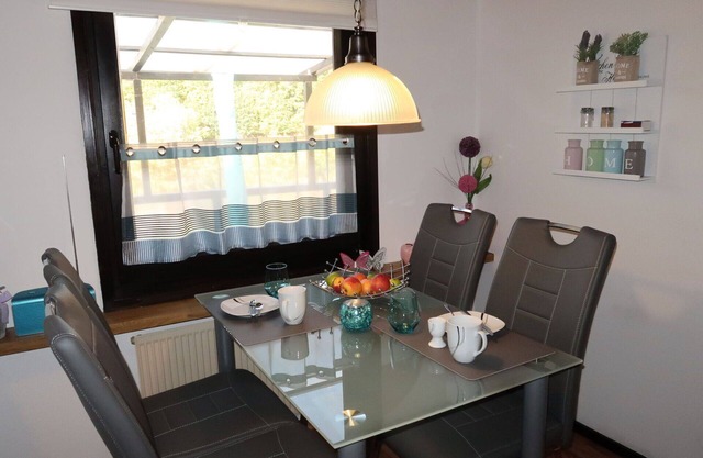 Beautiful apartment in villa for 2 guests with pool, TV, terrace, pets allowed and parking