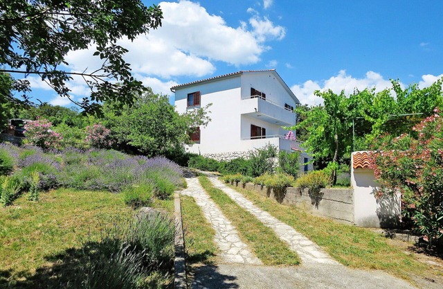 Beautiful apartment in villa for 10 people with WIFI, TV, terrace and pets allowed