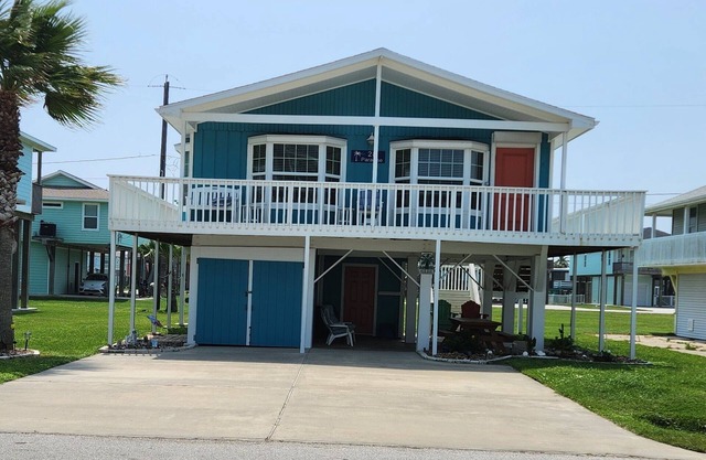 Beautiful Beach bungalow with views of the beach