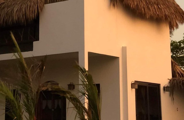 Beautiful beach lodge, family-sized with all comfortable amenities
