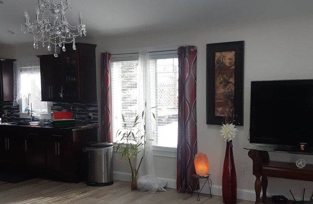 Beautiful Beautiful Home Just Outside Side City ~ 2 Min to Brunello Golf Course
