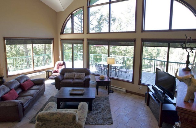 Beautiful 2 bedroom unit at resort, sleeps 6