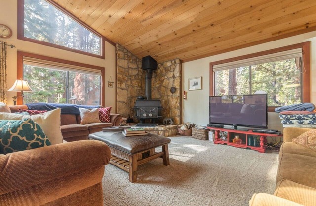 Beautiful Cabin In Tahoe Vista!