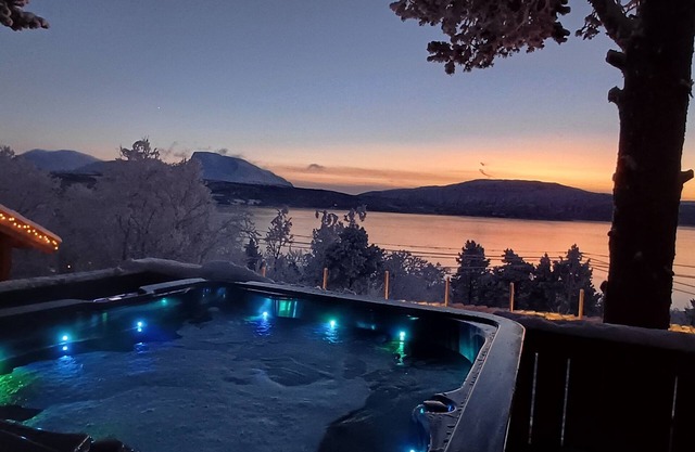 Beautiful cabin with sauna & Jacuzzi with wonderful view in idyllic Malangen