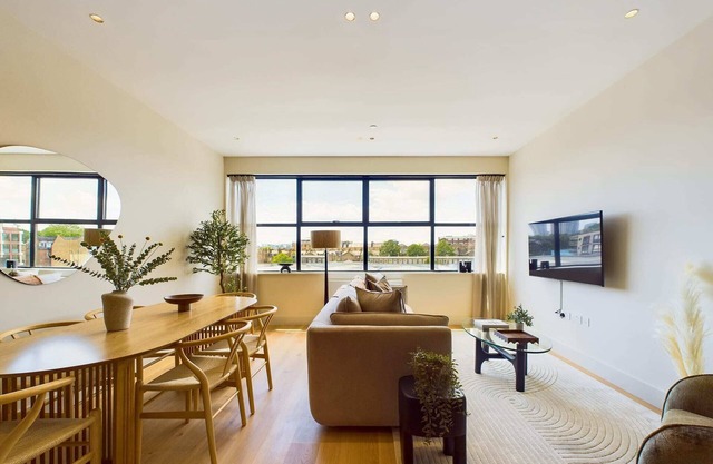 Beautiful Camden Town Apartment with Balcony