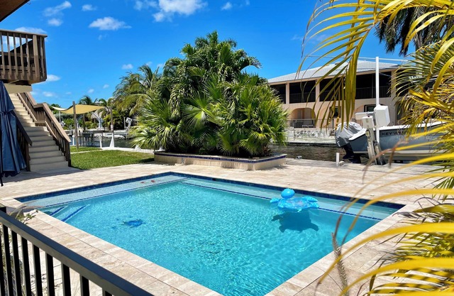 Beautiful Canal Front Heated/Chilled Pool 4 Bdr Home