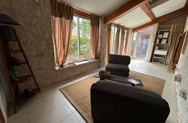 Beautiful Charentaise in a haven of greenery!