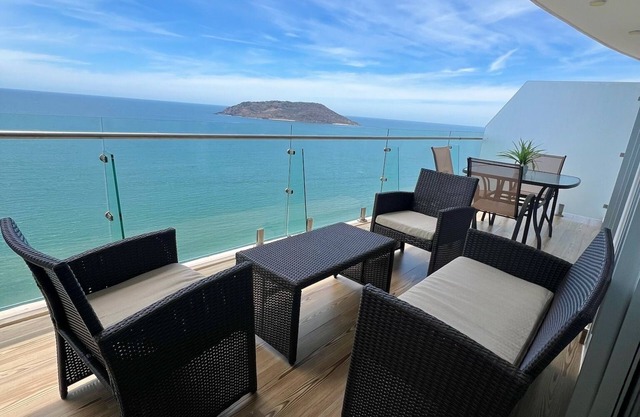 Beautiful condo in Camino al mar, right on the beach for 6 persons