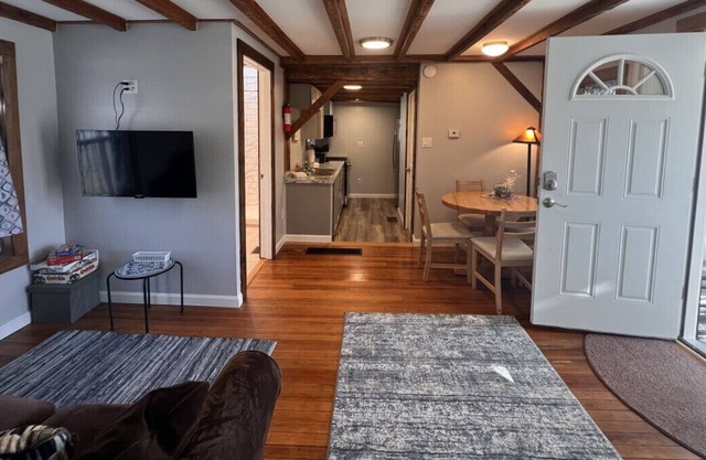 Beautiful cottage1 mile from Manchester Village