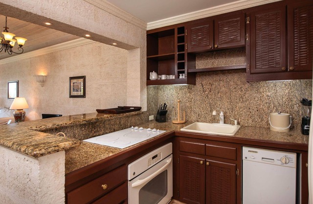 Beautiful Crane Residences: A One Bedroom Standard Room with a Roof Top Pool