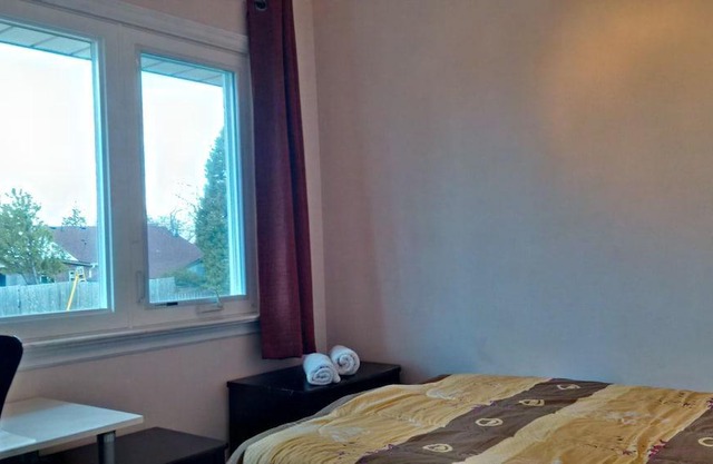 Beautiful Detached Clean and Spacious 6 Bedroom House – Toronto