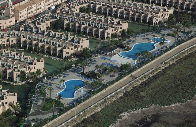 BEAUTIFUL DUPLEX IN THE COMPLEX OF BAHIA SUR IN CADIZ