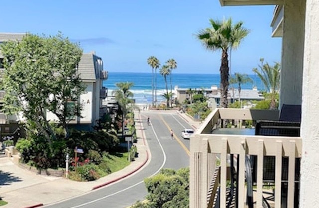 Beautiful End Unit Single Level Condo North Coast Village - Walk to the beach!