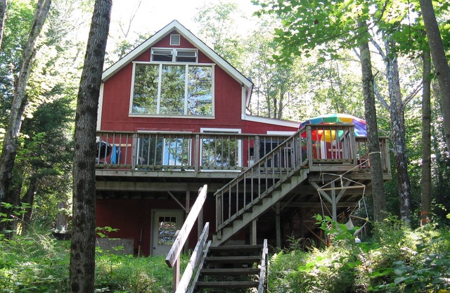 Beautiful, Family Friendly Lakeside Cabin in the Woods