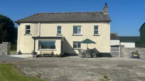 Beautiful Farmhouse an Hour’s Drive From Four Irish Cities