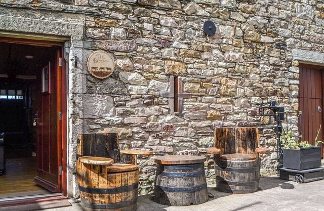 Beautiful features with exposed stonework and beams.