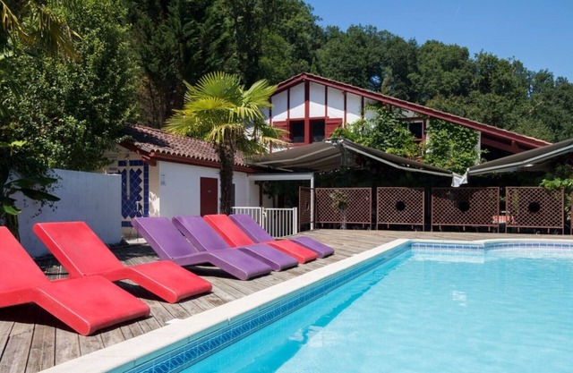Beautiful typical Basque apartment in residence with swimming pool