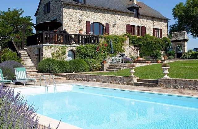 Beautifully Restored Stone House, Private Pool, Idyllic Setting & Stunning Views 10 mins from Najac!