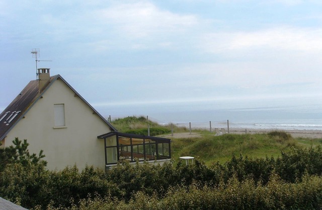 Beautiful villa in St Germain sur Ay facing the sea and its large sandy beach!