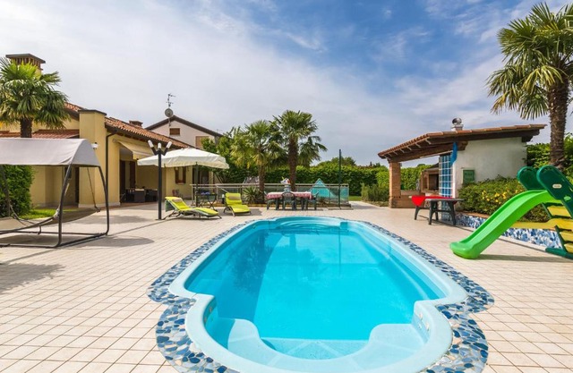 Beautiful holiday home in Zelarino with pool