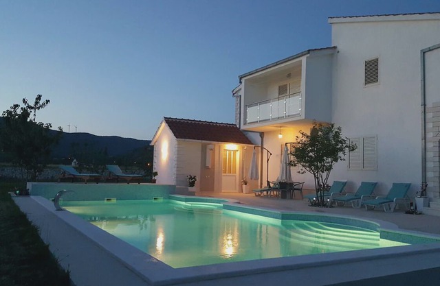 Beautiful Holiday Home in Neoric with Private Pool