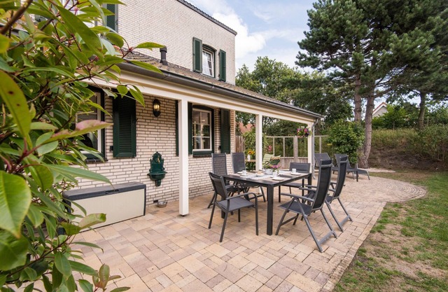 Beautiful holiday home with EV charging station for the discerning connoisseur. In this stylish ambiance, your vacation will become pure pleasure.