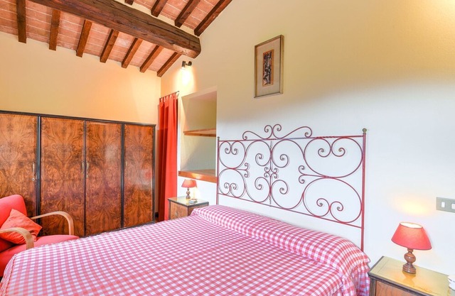 Beautiful Holiday Home with Swimming Pool in Monterchi