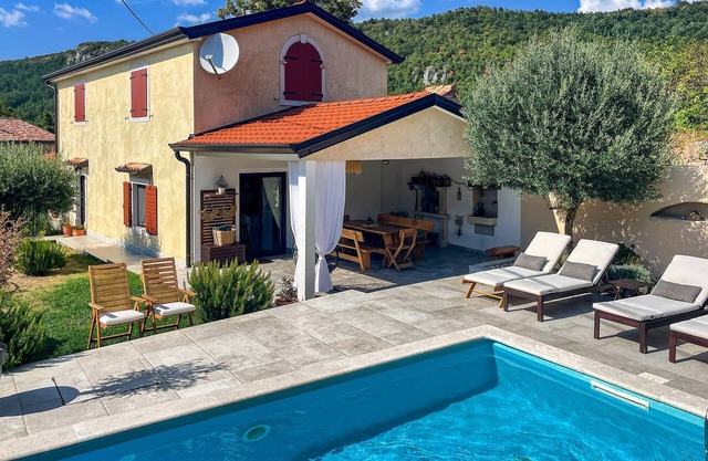 Beautiful home in Brest pod Uckom