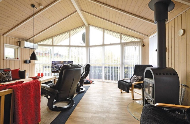Beautiful home in Aabenraa with kitchen