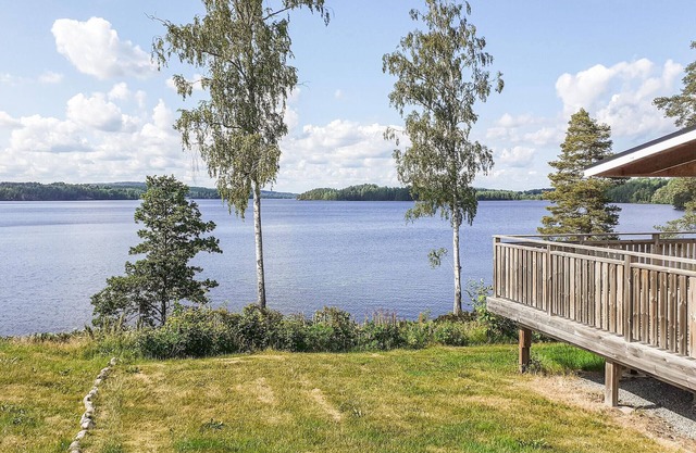 Beautiful home in Dalslånged with WiFi