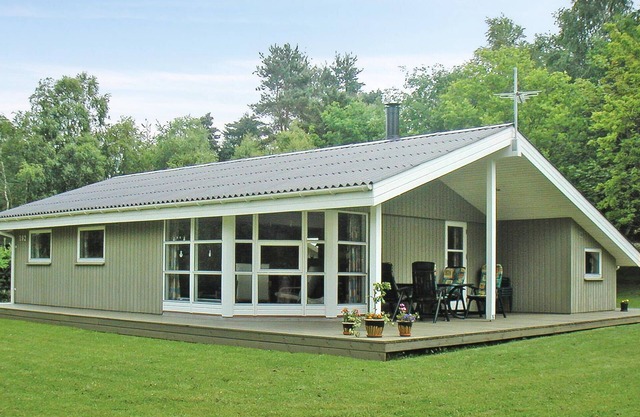 Beautiful home in Fårvang with WiFi