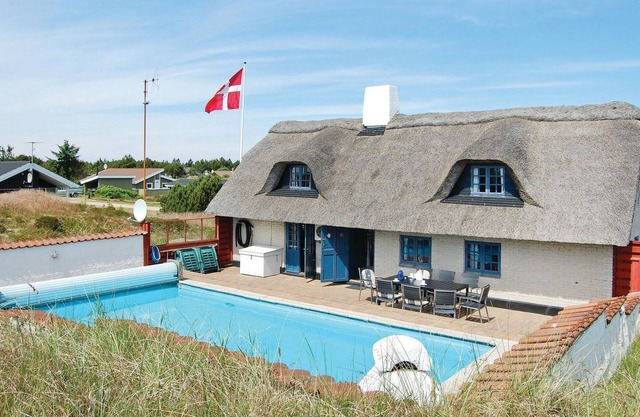 Beautiful home in Hvide Sande with WiFi