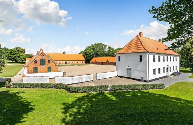Beautiful home in Højslev with WiFi