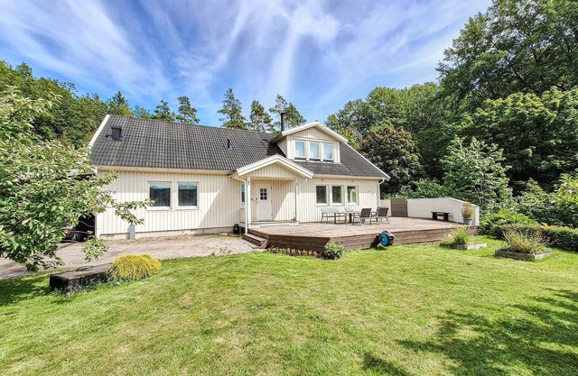 Beautiful home in Holum with WiFi
