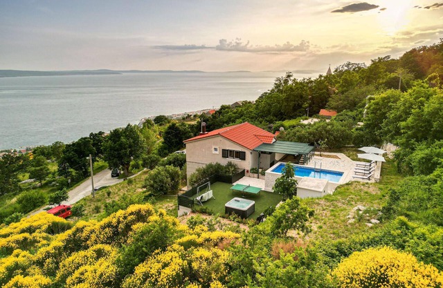 Beautiful home in Omis with WiFi